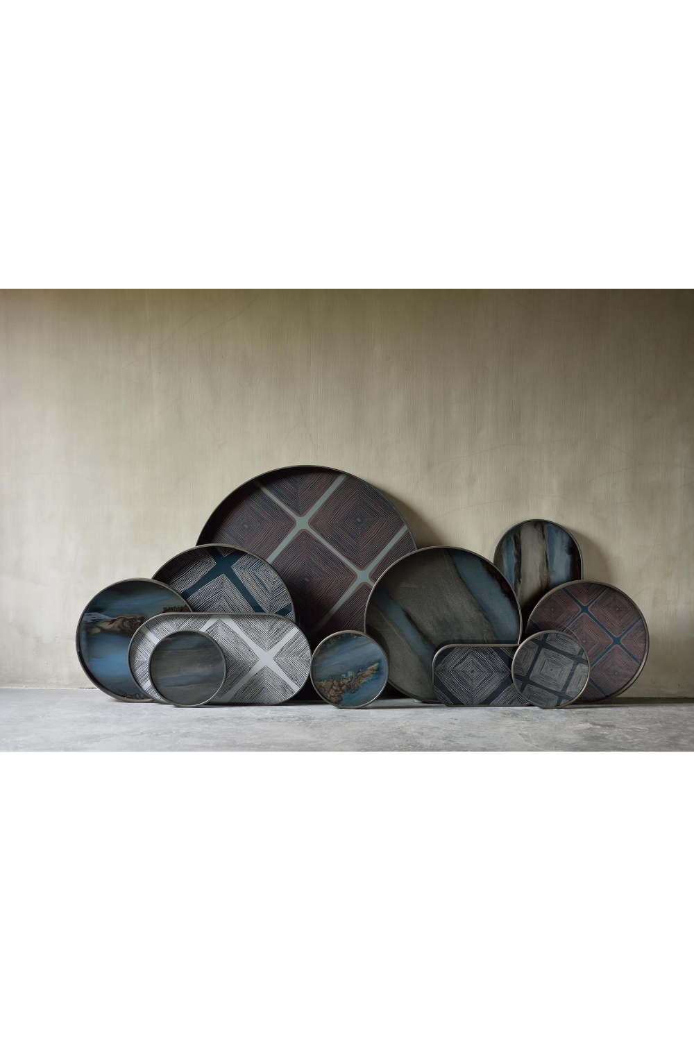 Hand-painted Glass Round Tray | Ethnicraft Organic | Oroa.com