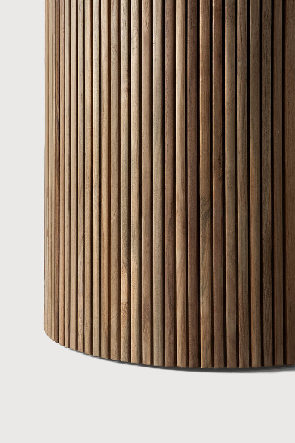 Round Concrete Outdoor Dining Table | Ethnicraft Roller Max | Oroa.com