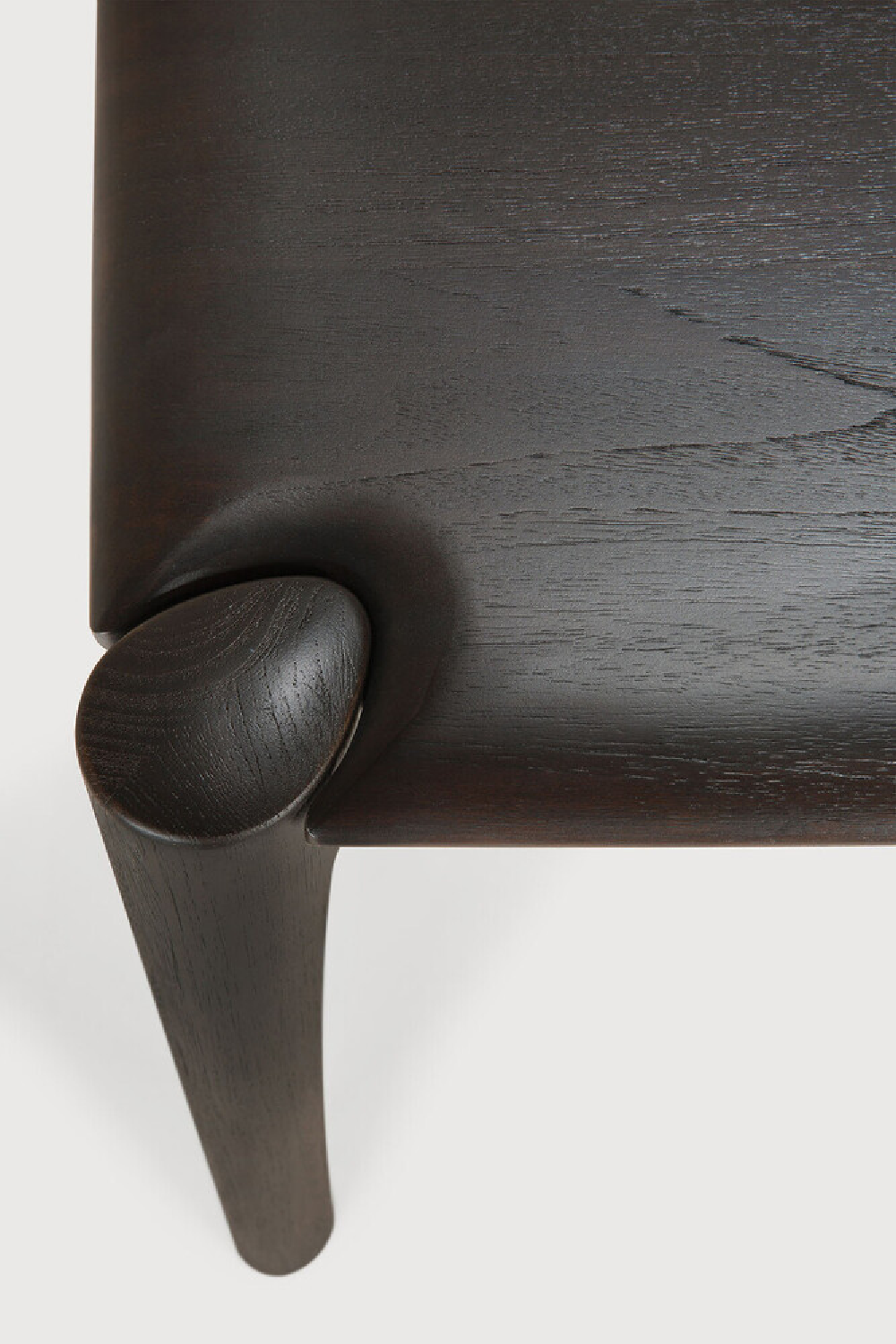 Varnished Teak Dining Table | Ethnicraft PI | Oroa.com