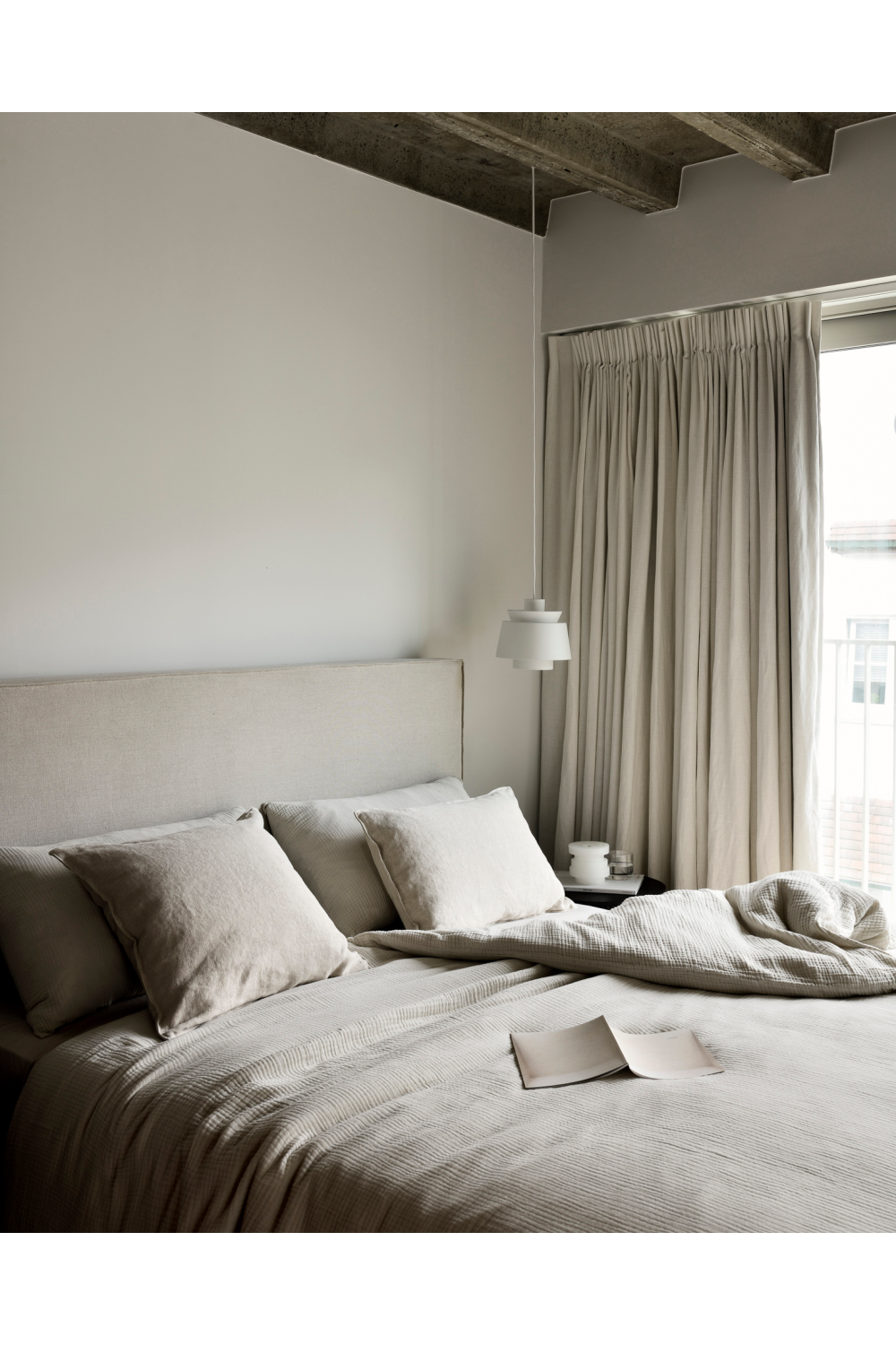 Removable Cover Modern King Bed | Ethnicraft Revive | Oroa.com