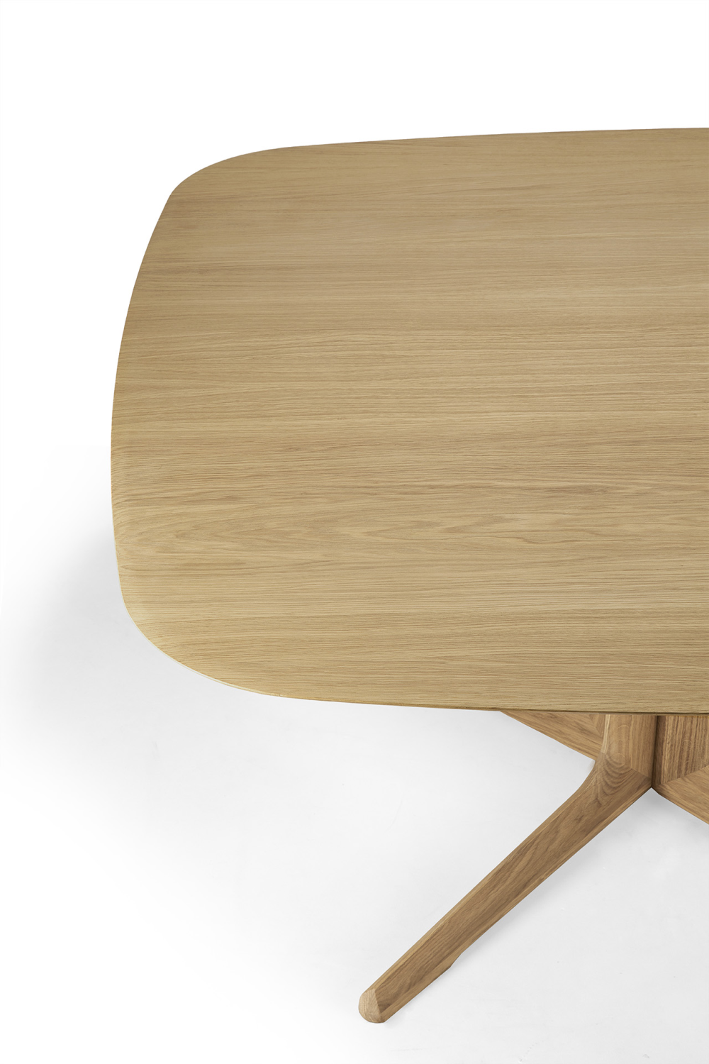 Central-Footed Oak Dining Table | Ethnicraft Corto | Oroa.com