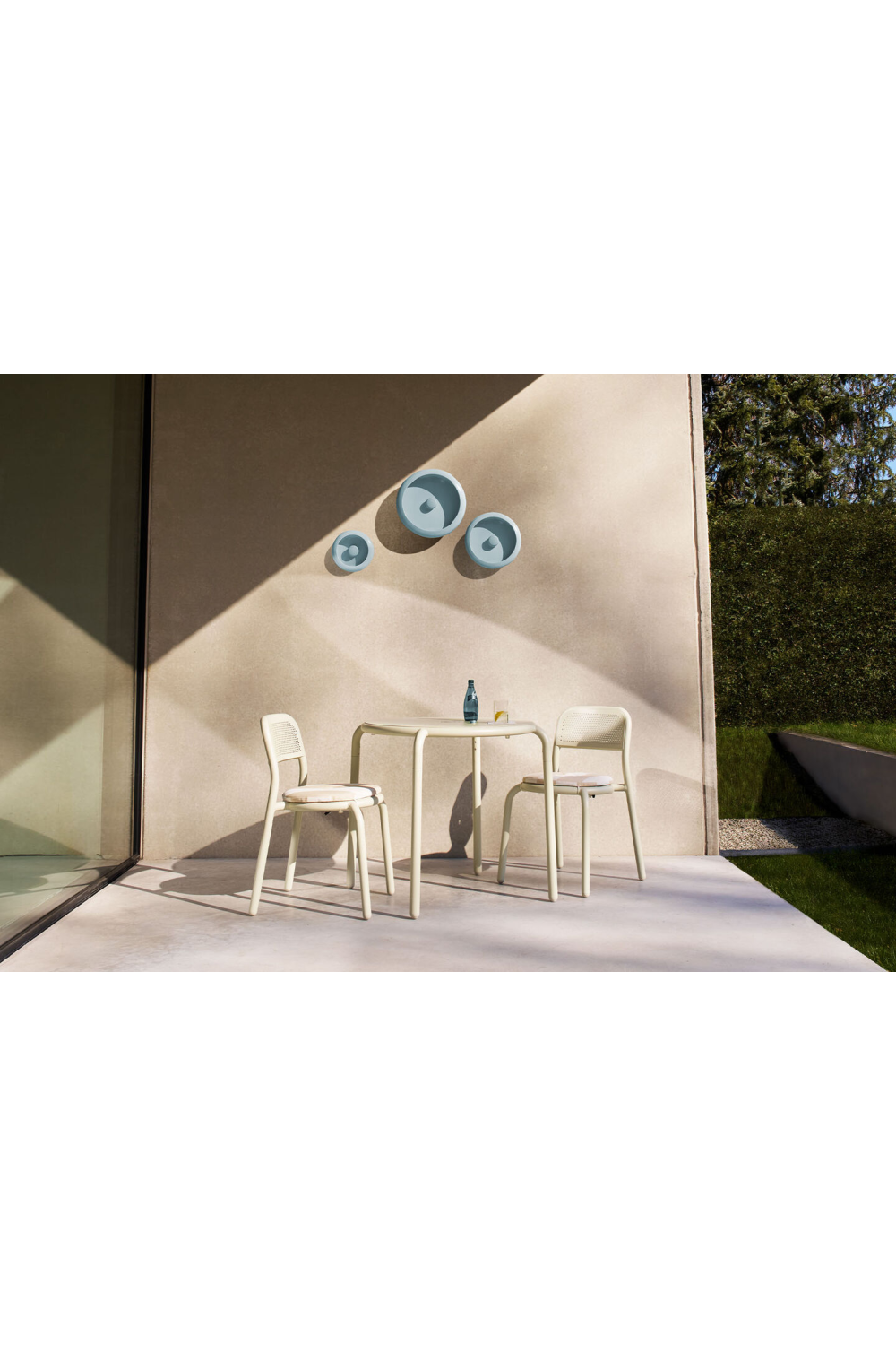 Metal Bowl Outdoor Wall Lamp M | Fatboy Oloha | OROA.com