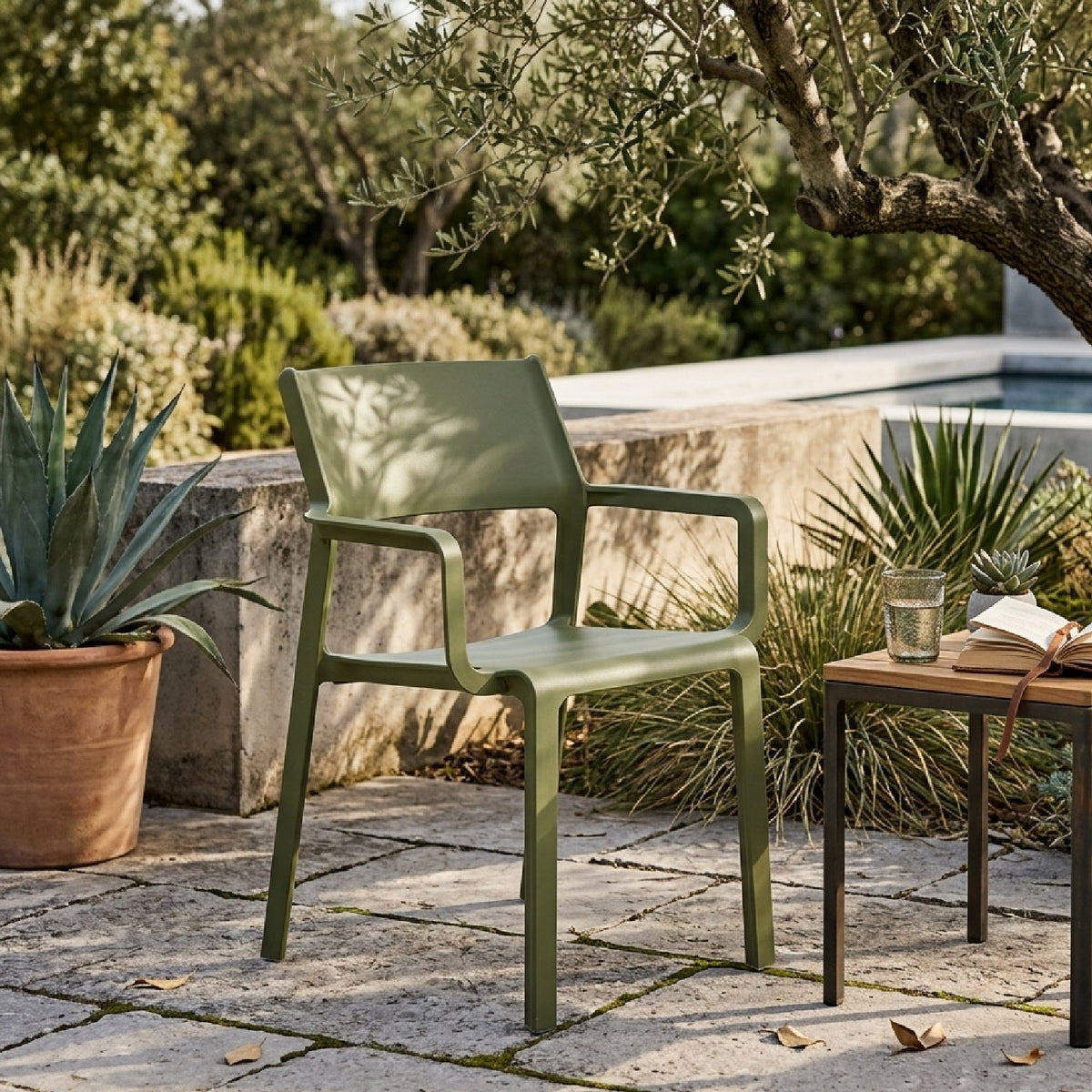 Open-back Outdoor Dining Armchair | Nardi Trill