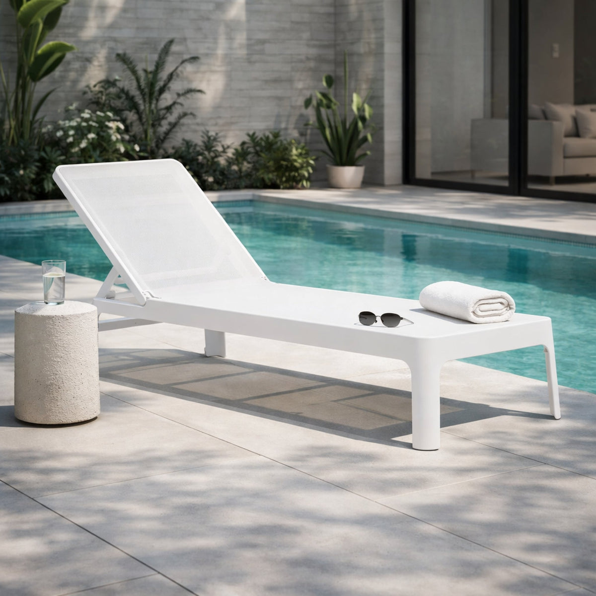 Stackable Fiberglass Outdoor Chaise Lounge | Nardi Plano