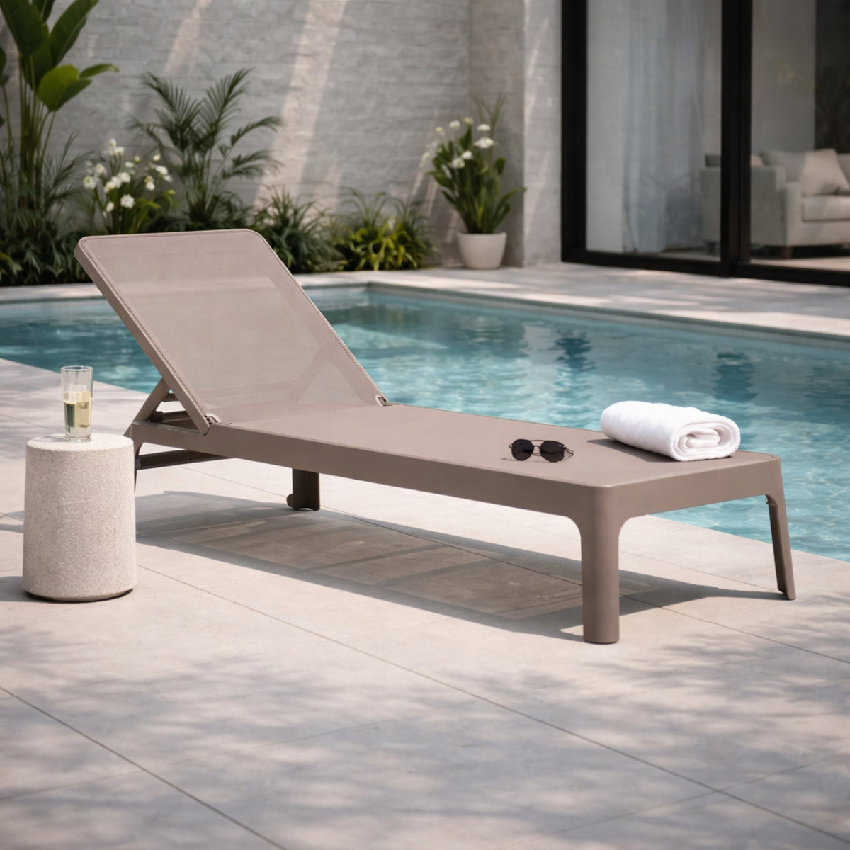 Stackable Fiberglass Outdoor Chaise Lounge | Nardi Plano