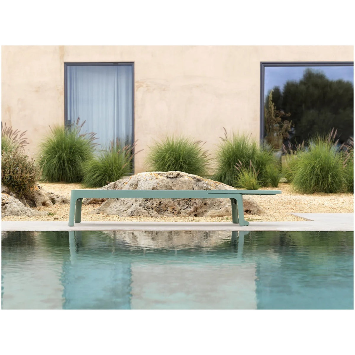Stackable Fiberglass Outdoor Chaise Lounge | Nardi Plano