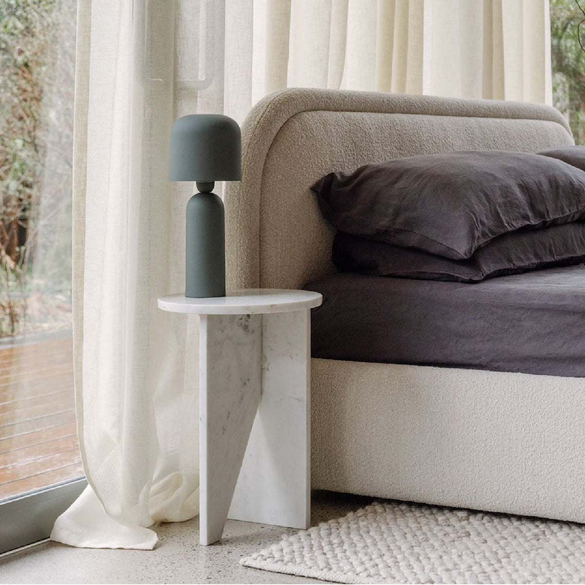 Modern European furniture - Modern Iron Table Lamp - www.oroa.com