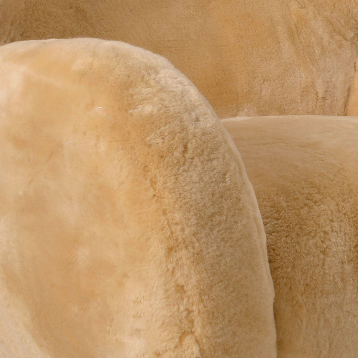 Beige Sheepskin Lounge Armchair | OROA Modern Dalton
