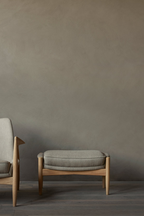 Wooden Leg Padded Ottoman | Audo Copenhagen The Seal