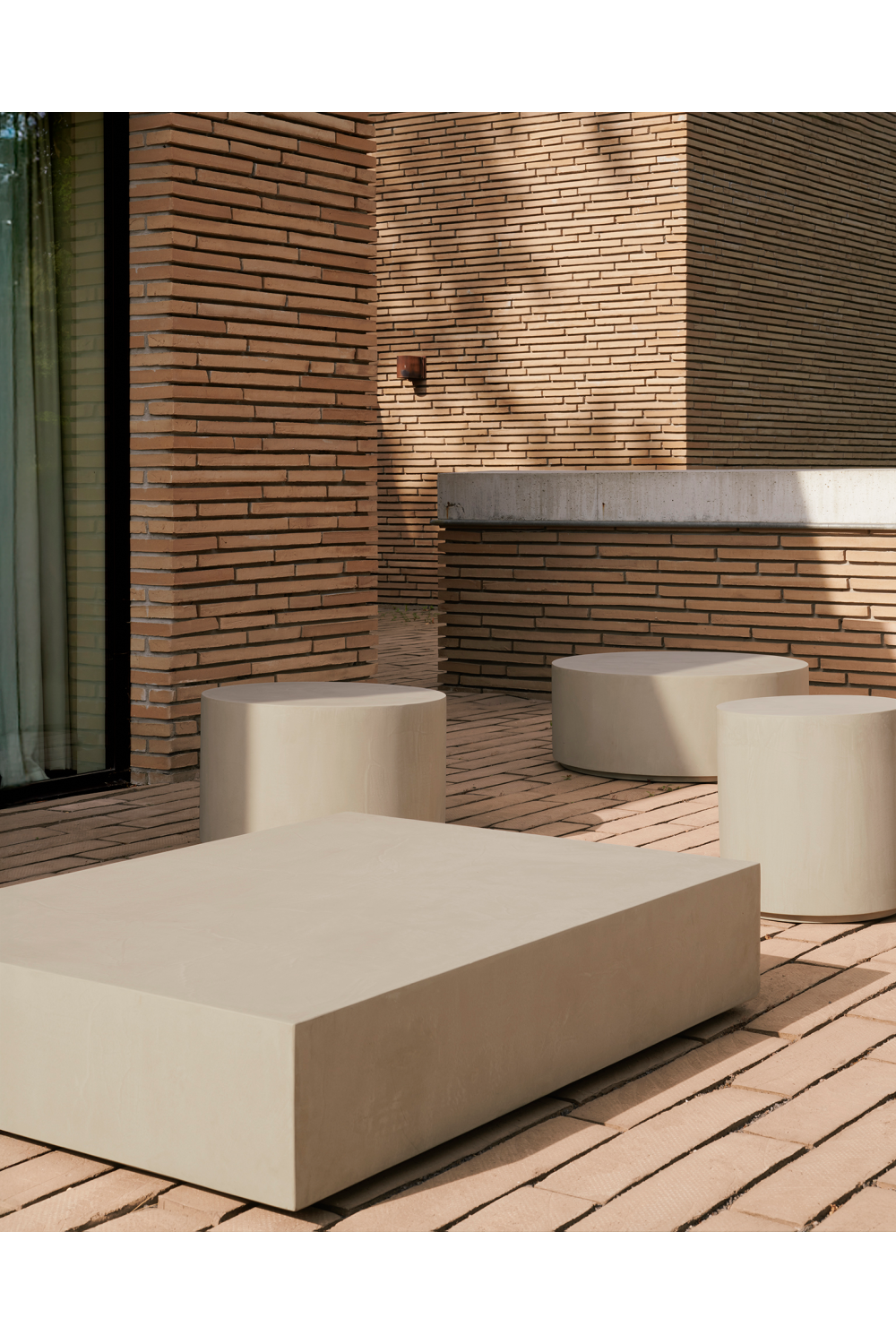 Round Concrete Outdoor Side Table | Ethnicraft Elements | Oroa.com