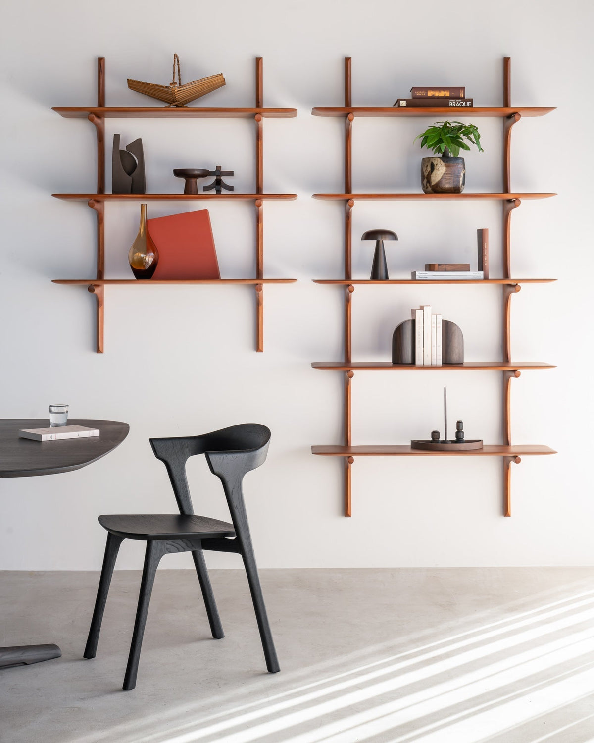 Varnished Mahogany Wall Shelf | Ethnicraft PI | Oroa.com