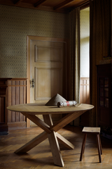 Round Oak Dining Table | Ethnicraft Circle | OROA TRADE
