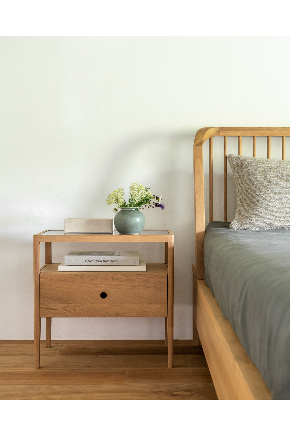 Glass Top Oak Nightstand | Ethnicraft Spindle | Oroa.com