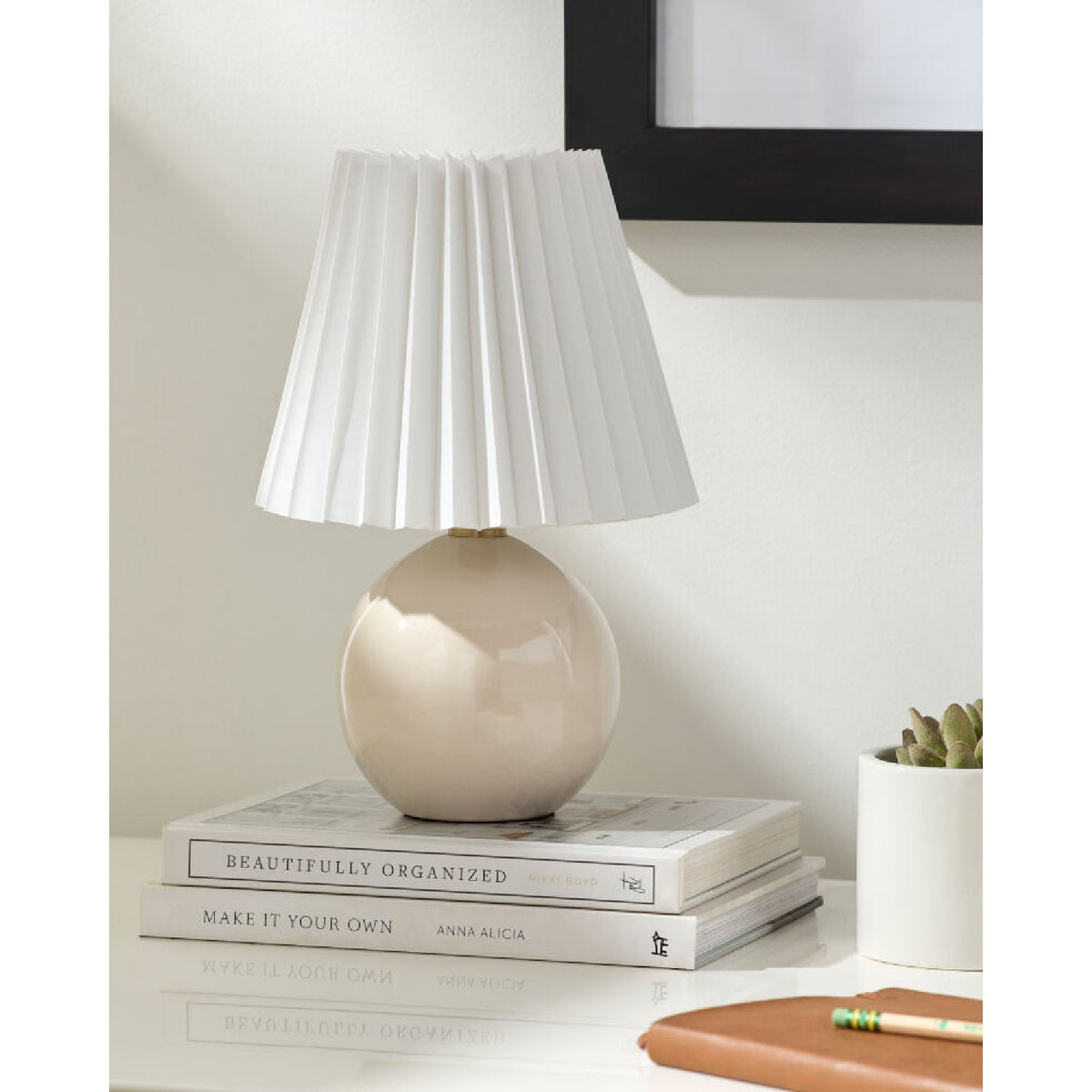 Modern European furniture - Ceramic Sphere Table Lamp - www.oroa.com