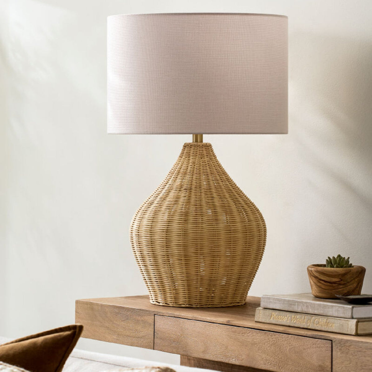 Modern European furniture - Woven Rattan Table Lamp - www.oroa.com