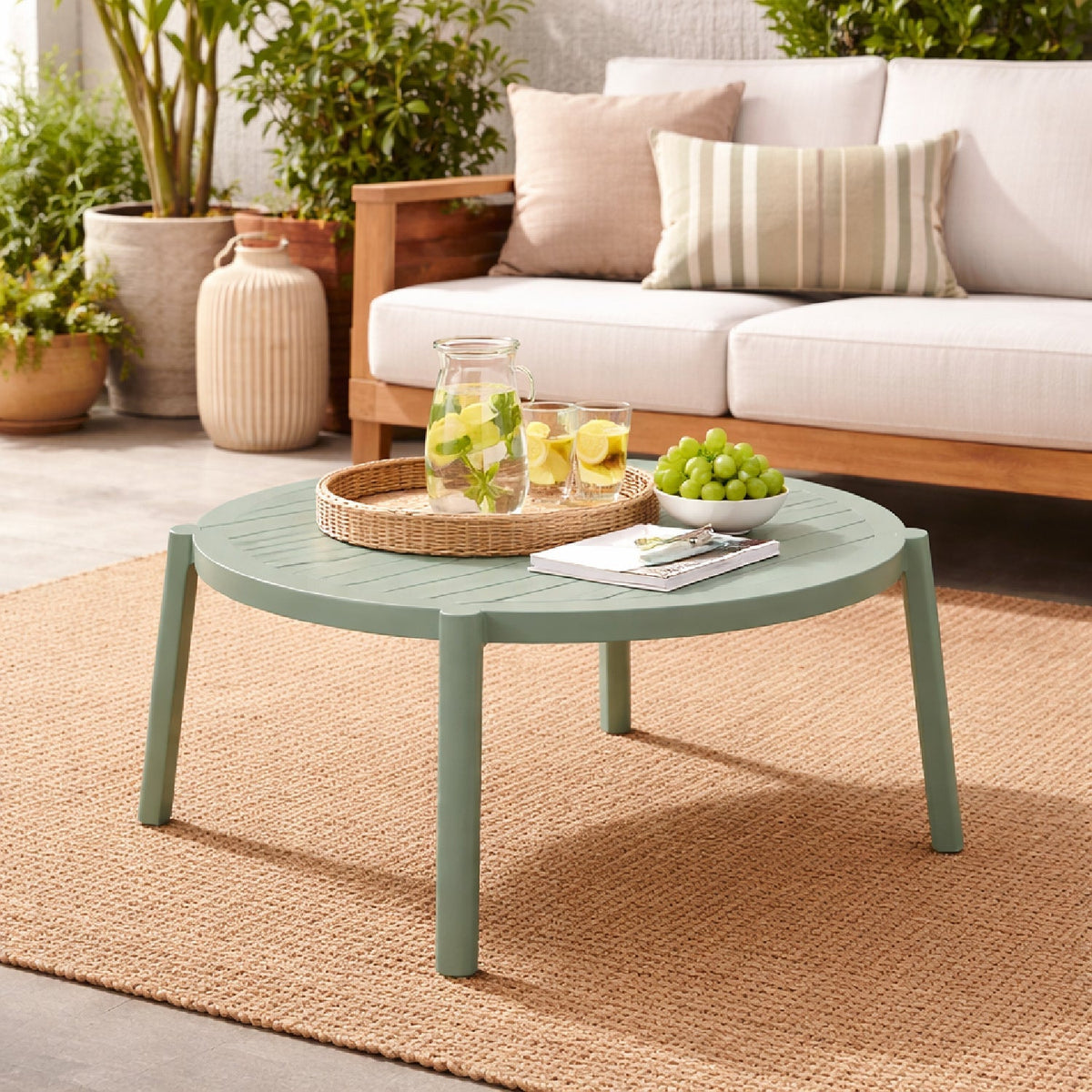Slatted Round Outdoor Coffee Table | Nardi Doga