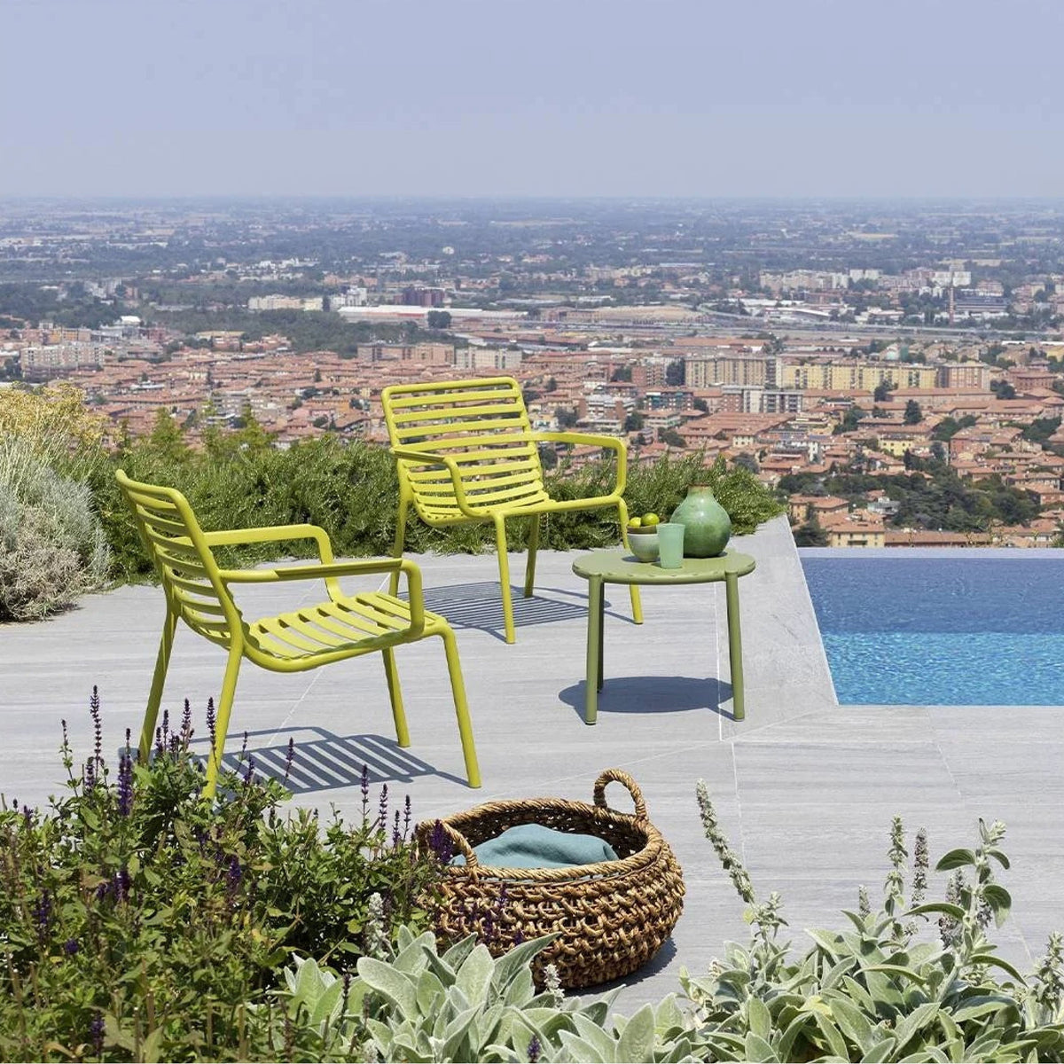 Slatted Stackable Outdoor Lounge Chair | Nardi Doga