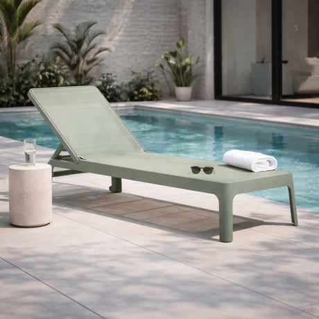 Stackable Fiberglass Outdoor Chaise Lounge | Nardi Plano